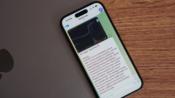 Real-time notifications panel showing market analysis alerts and insights on mobile and desktop