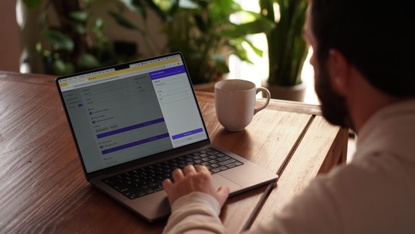 Advanced settings panel with analysis preferences, AI configuration, and research parameters